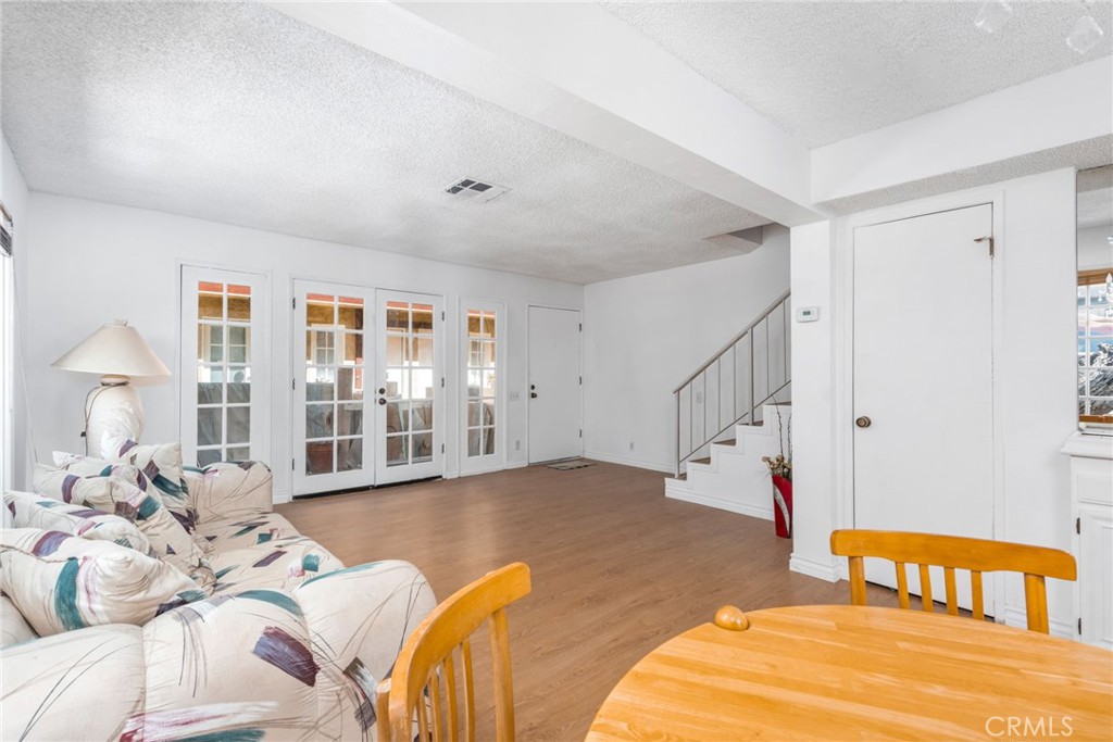 7422 Hazeltine Avenue 12