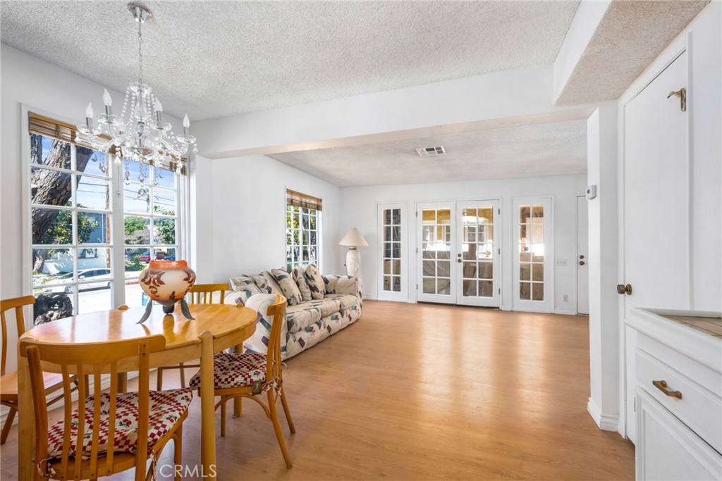 7422 Hazeltine Avenue 12