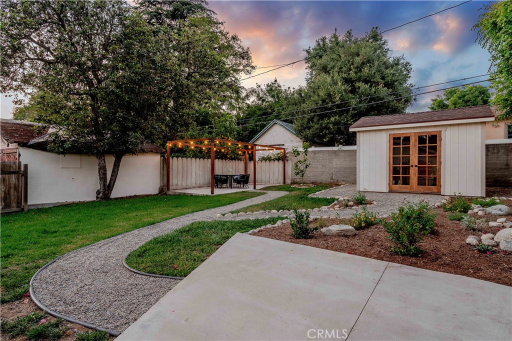 59 W Mariposa Street