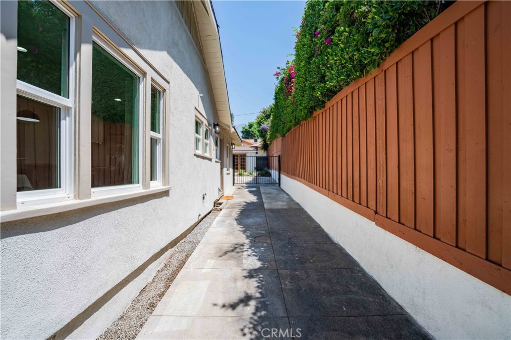 59 W Mariposa Street