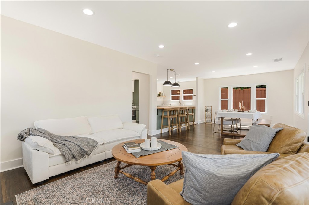 59 W Mariposa Street