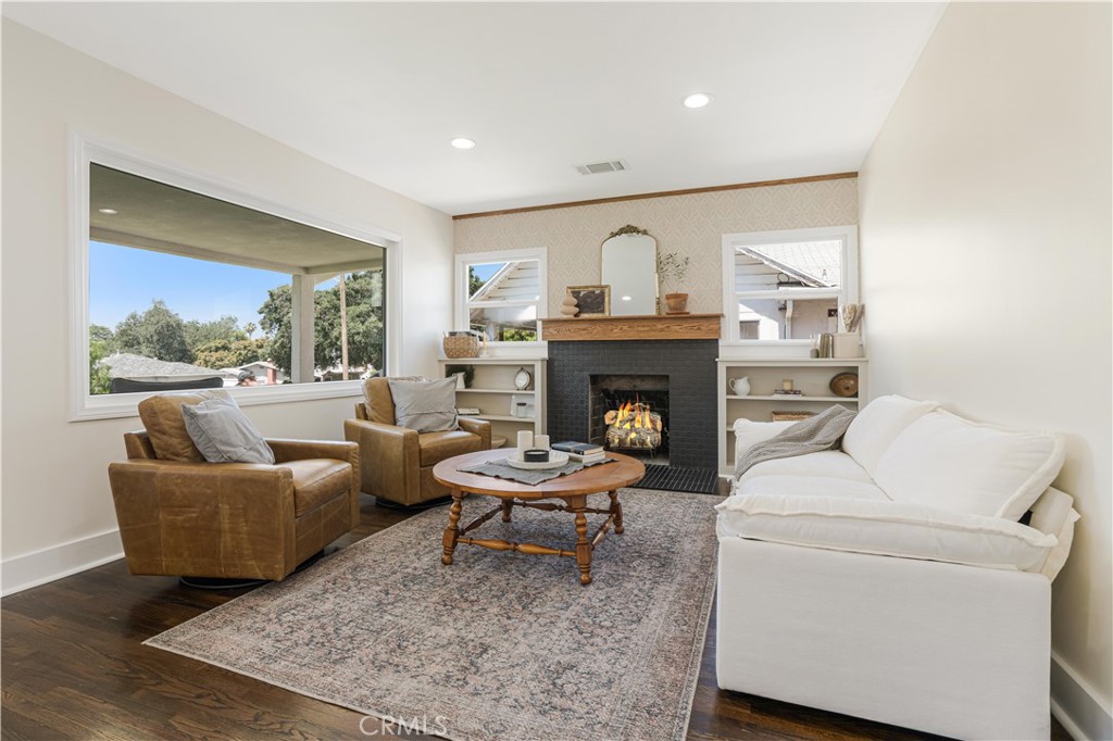 59 W Mariposa Street