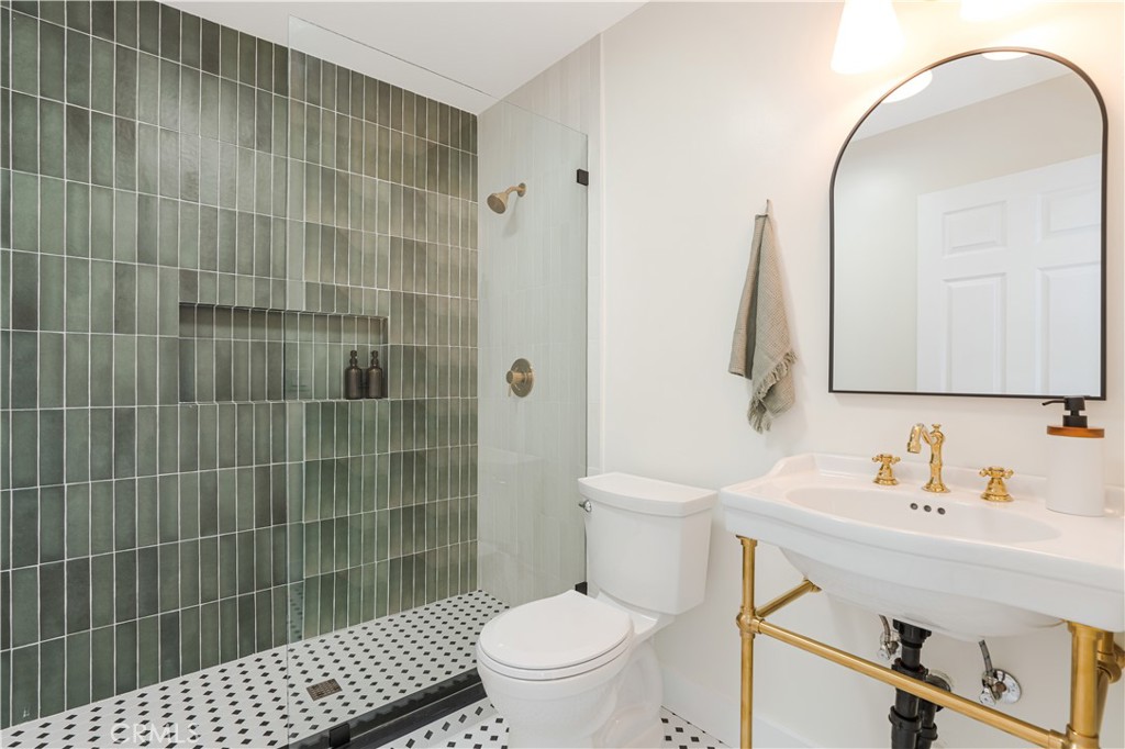 59 W Mariposa Street