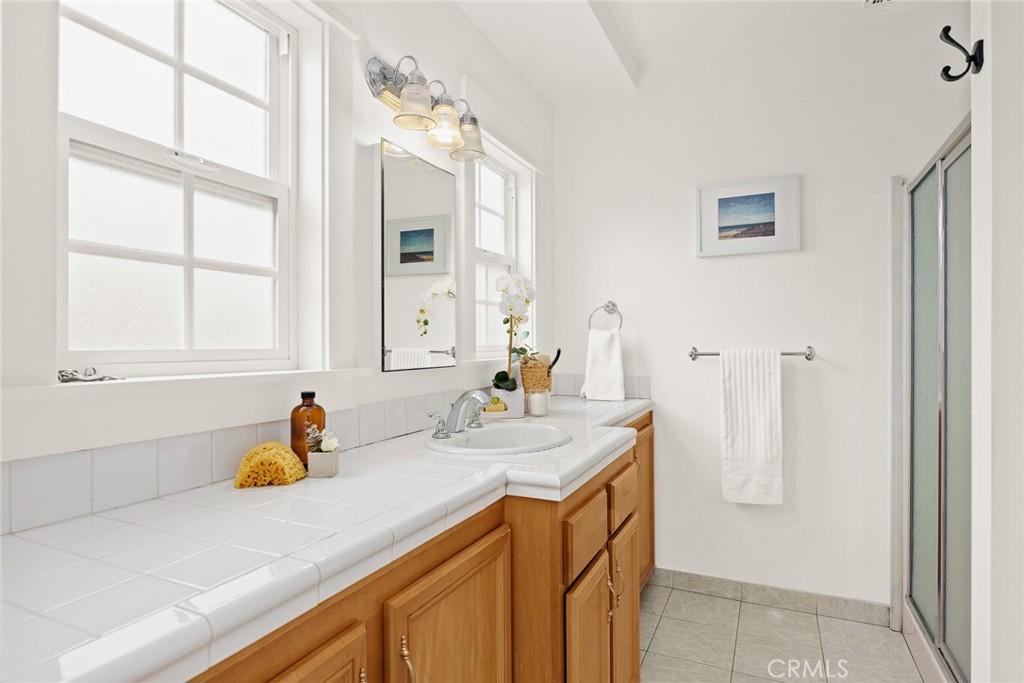 859 N Chester Avenue