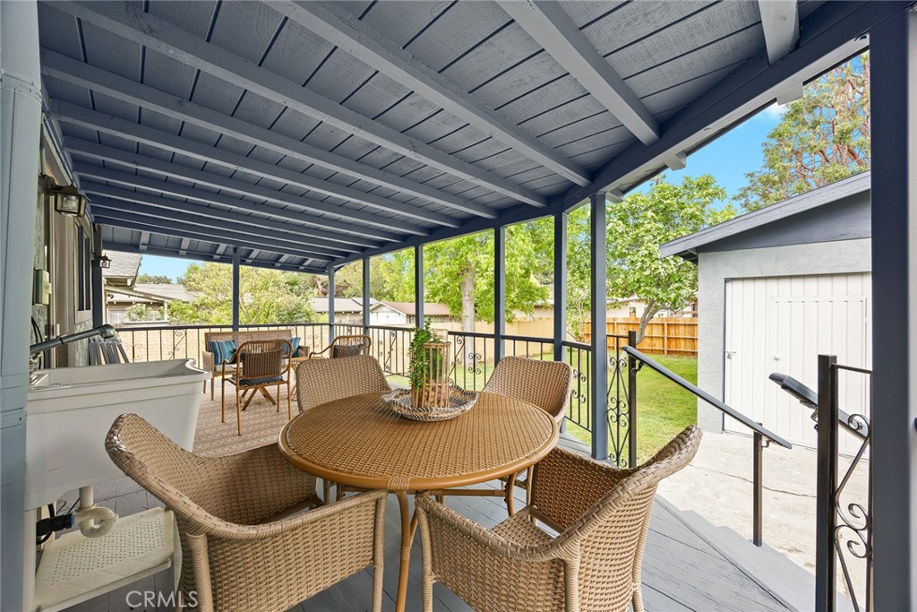 859 N Chester Avenue