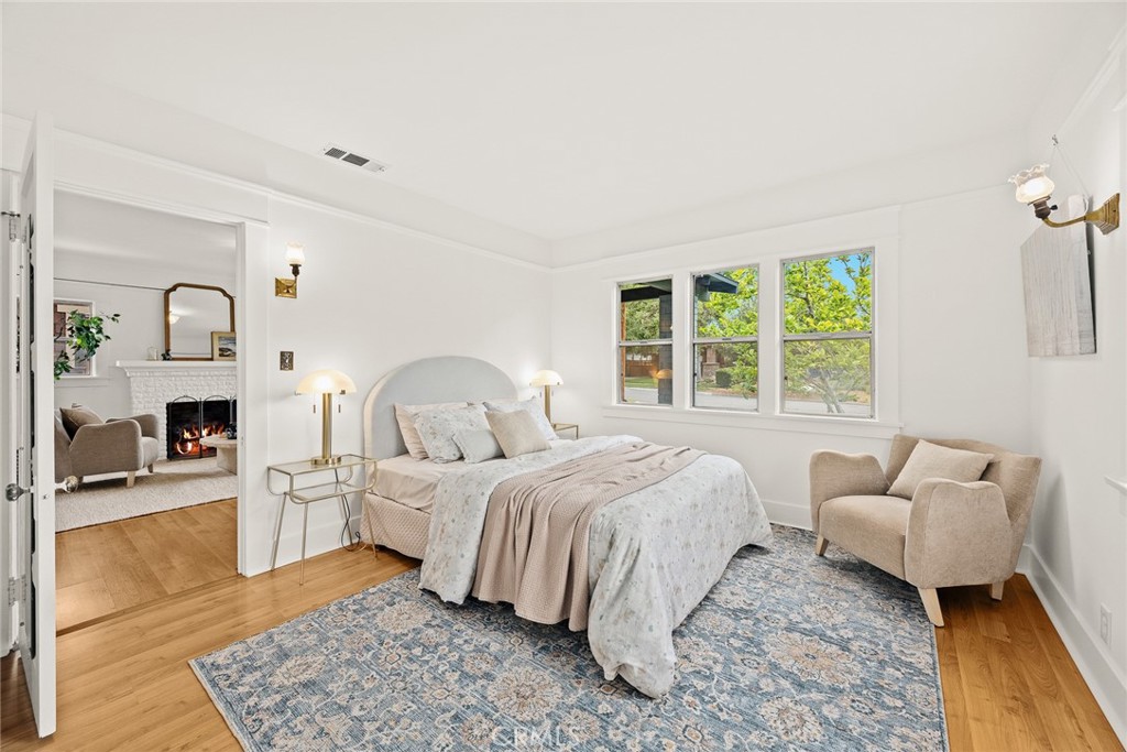 859 N Chester Avenue