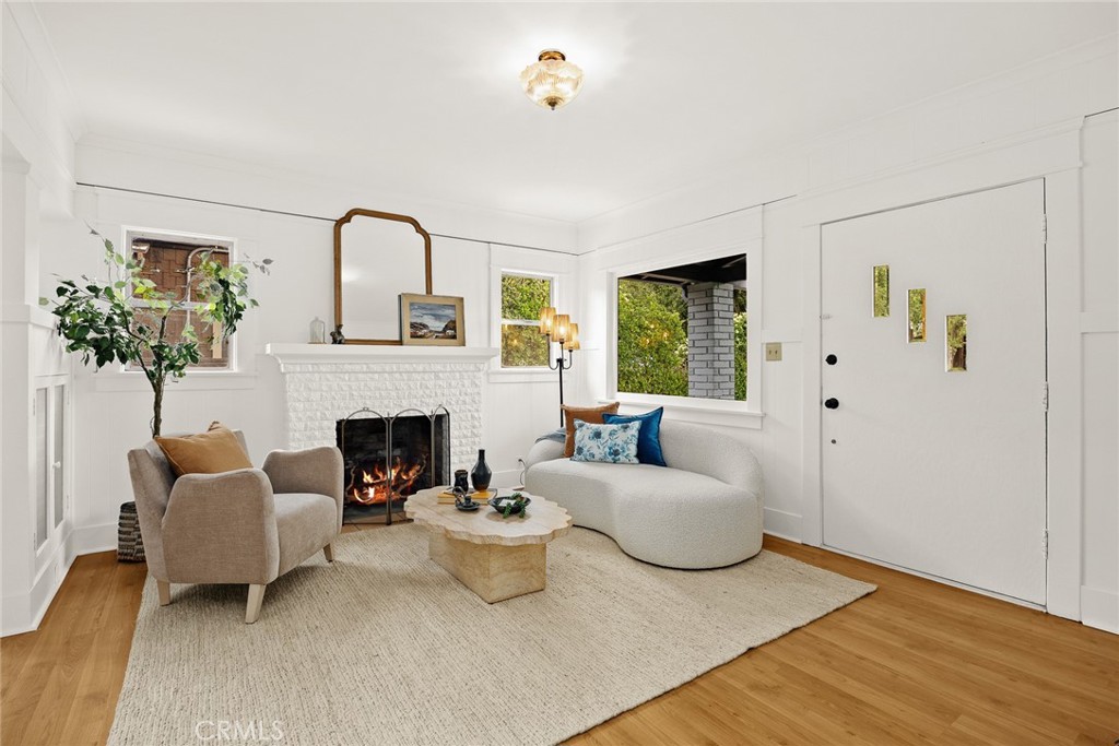 859 N Chester Avenue