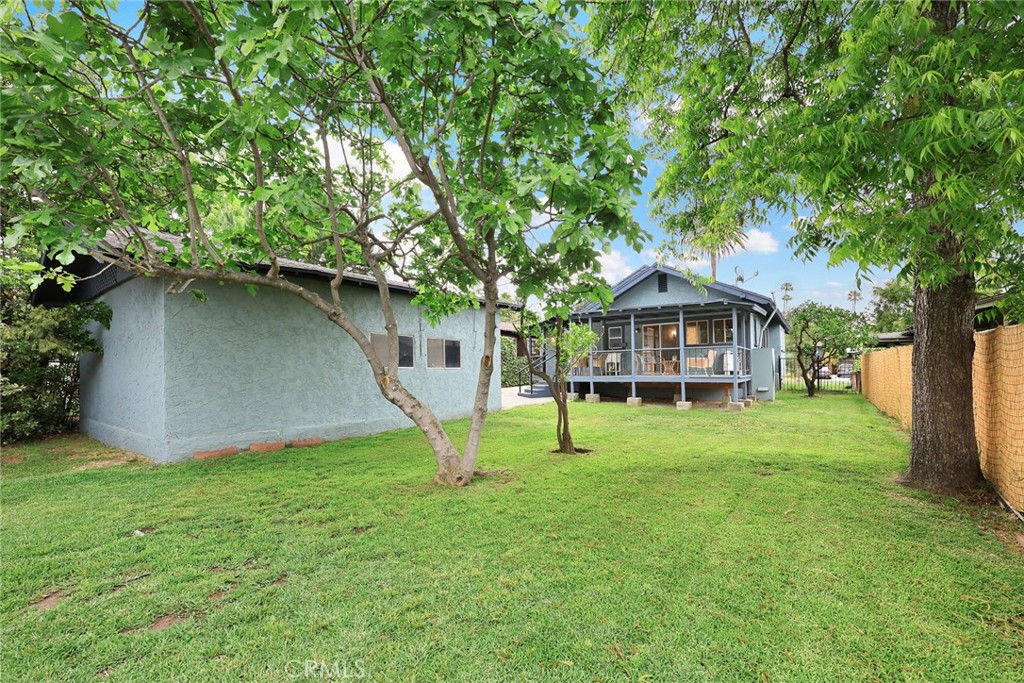 859 N Chester Avenue