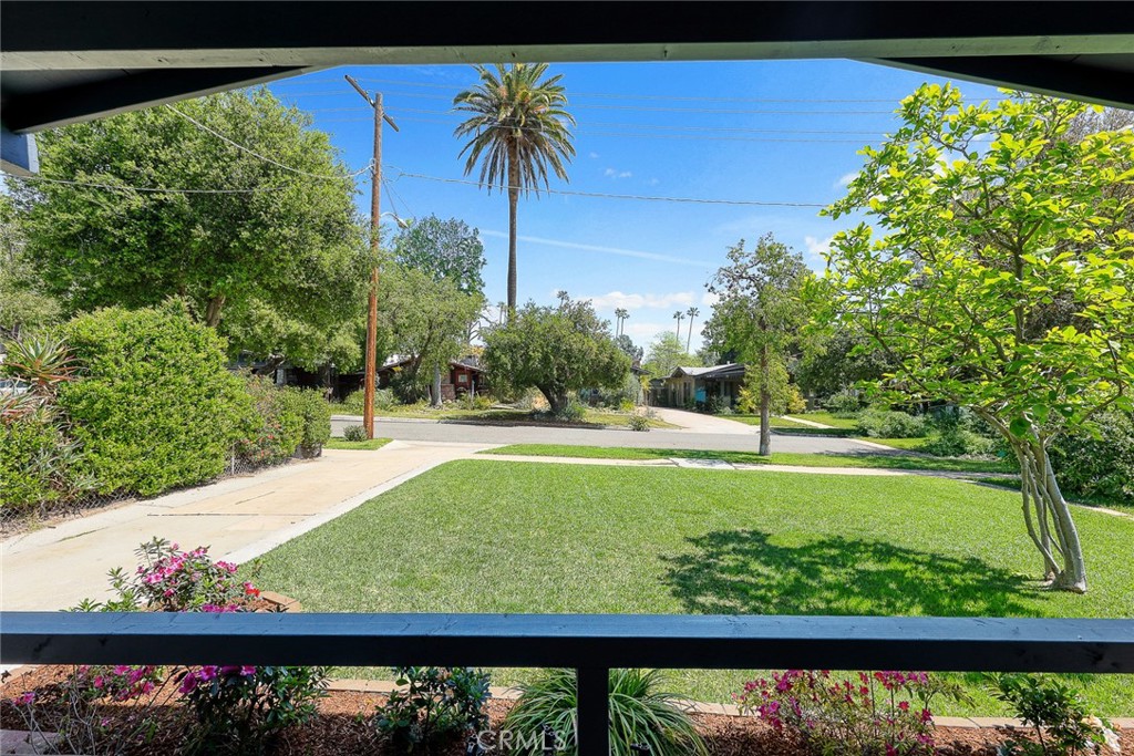 859 N Chester Avenue