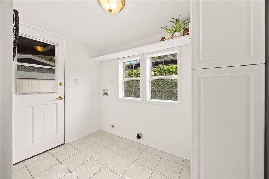 859 N Chester Avenue