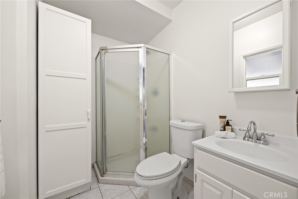 859 N Chester Avenue