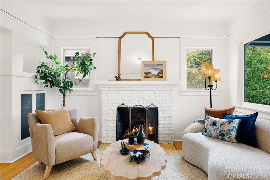 859 N Chester Avenue