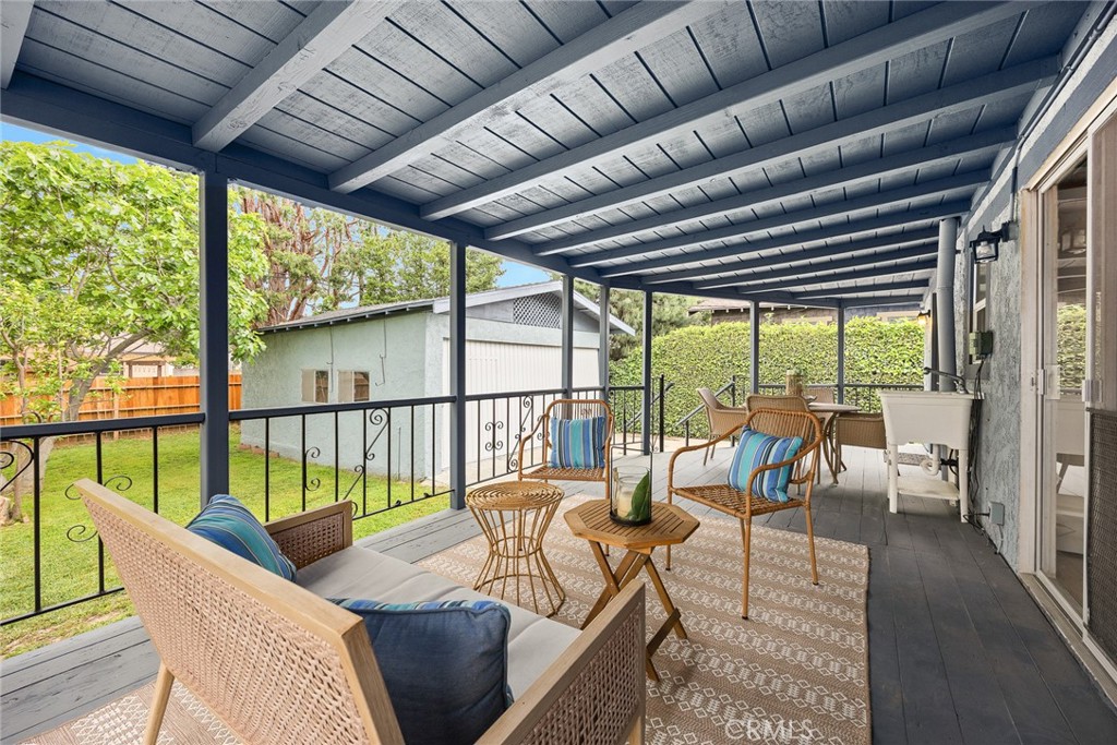 859 N Chester Avenue