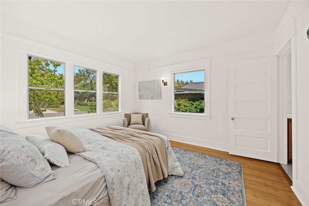 859 N Chester Avenue