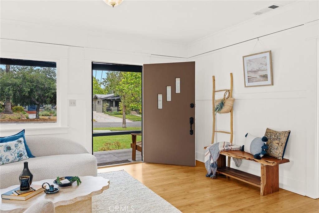 859 N Chester Avenue