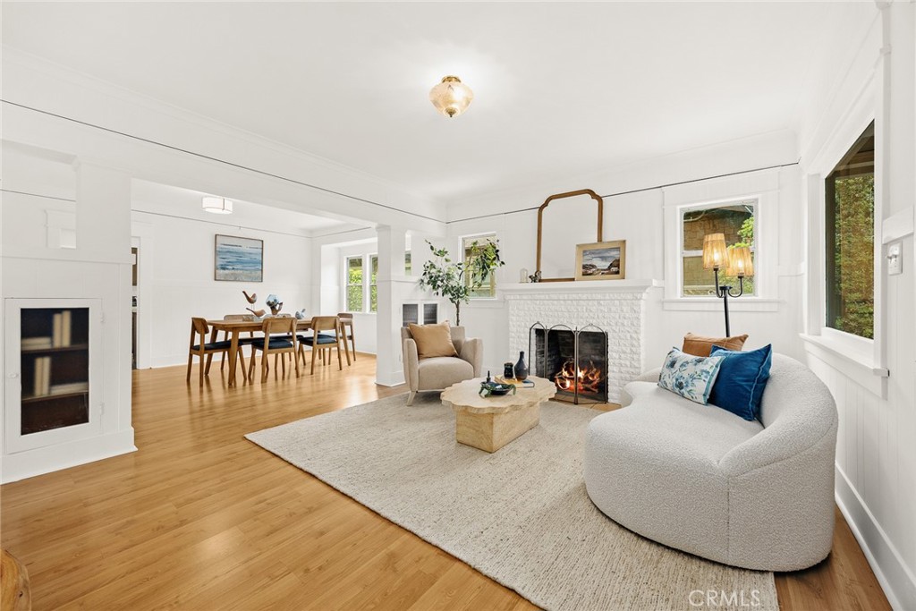 859 N Chester Avenue