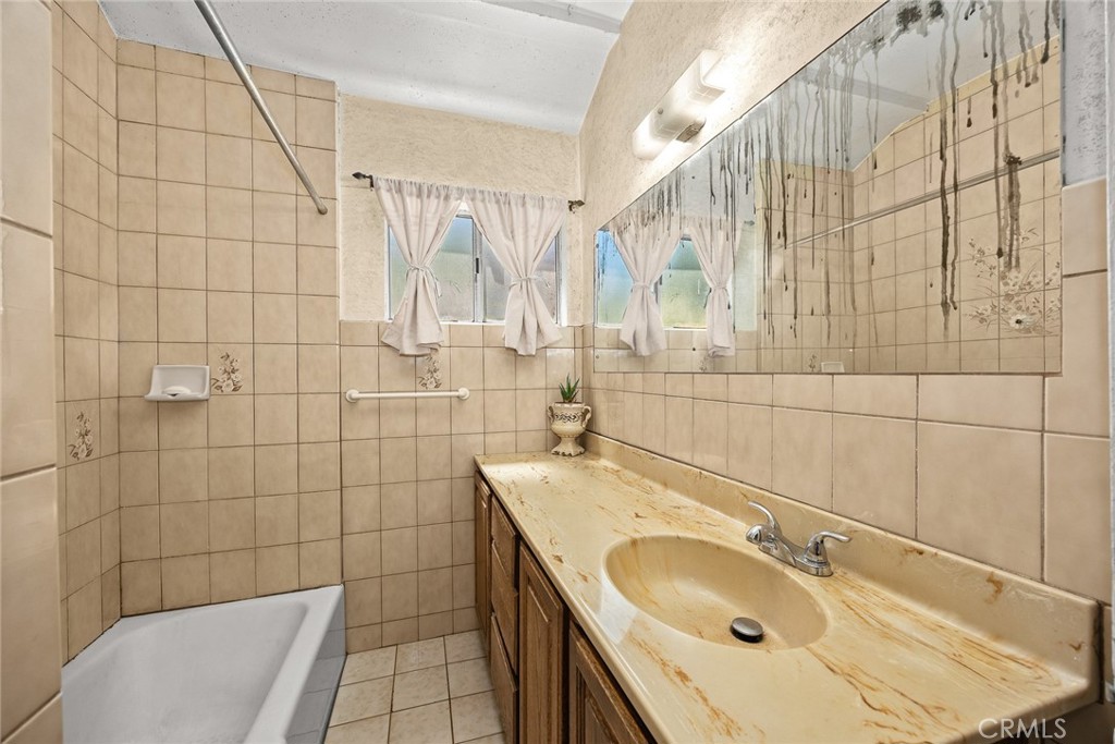 1190 N Wilson Avenue N