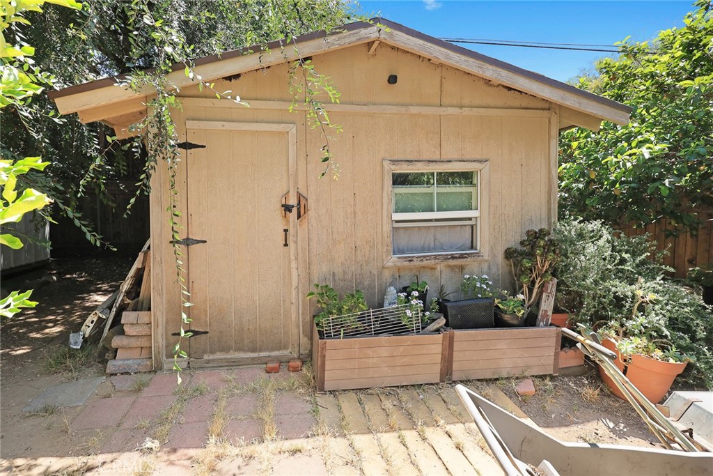 1190 N Wilson Avenue N