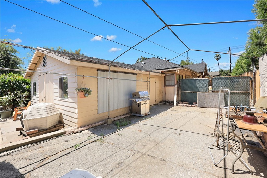 1190 N Wilson Avenue N