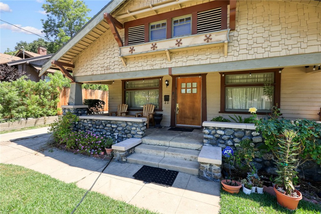 1190 N Wilson Avenue N