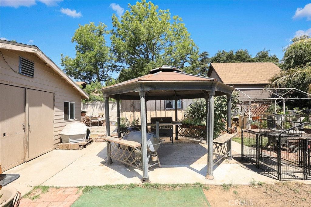 1190 N Wilson Avenue N