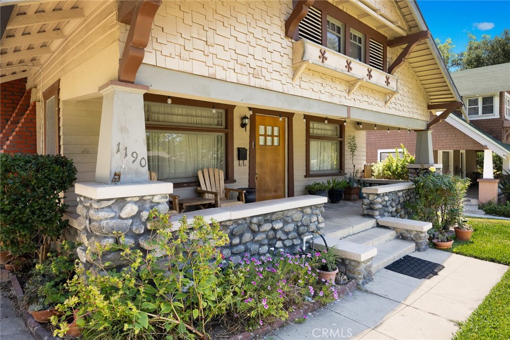 1190 N Wilson Avenue N