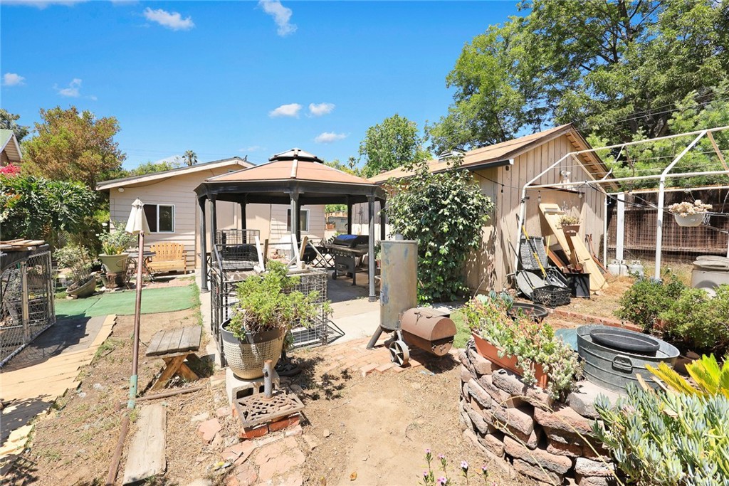 1190 N Wilson Avenue N