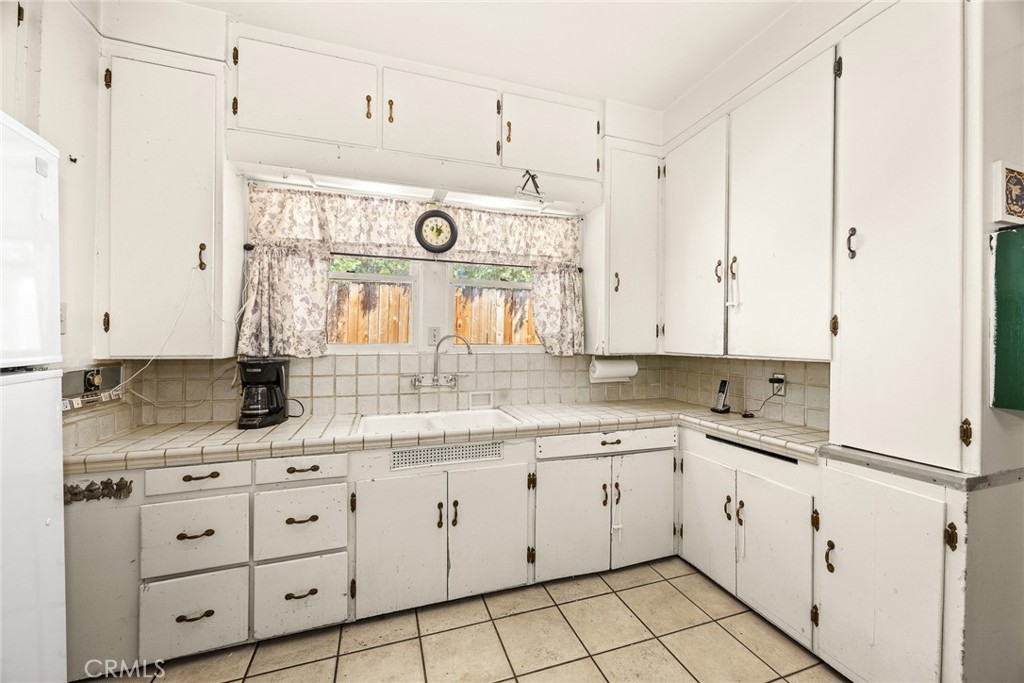 1190 N Wilson Avenue N