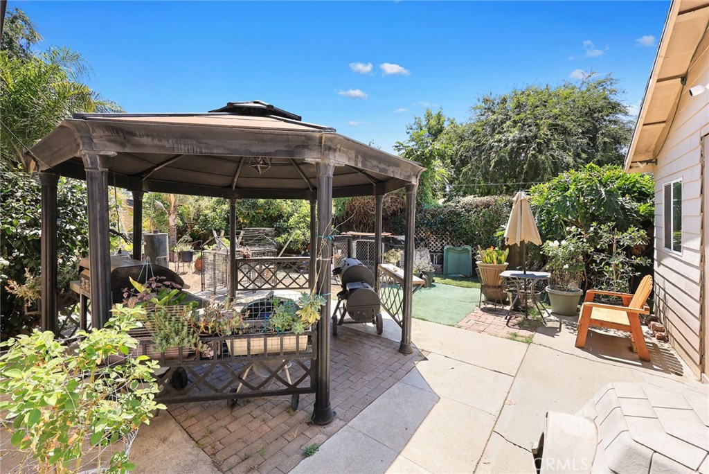 1190 N Wilson Avenue N