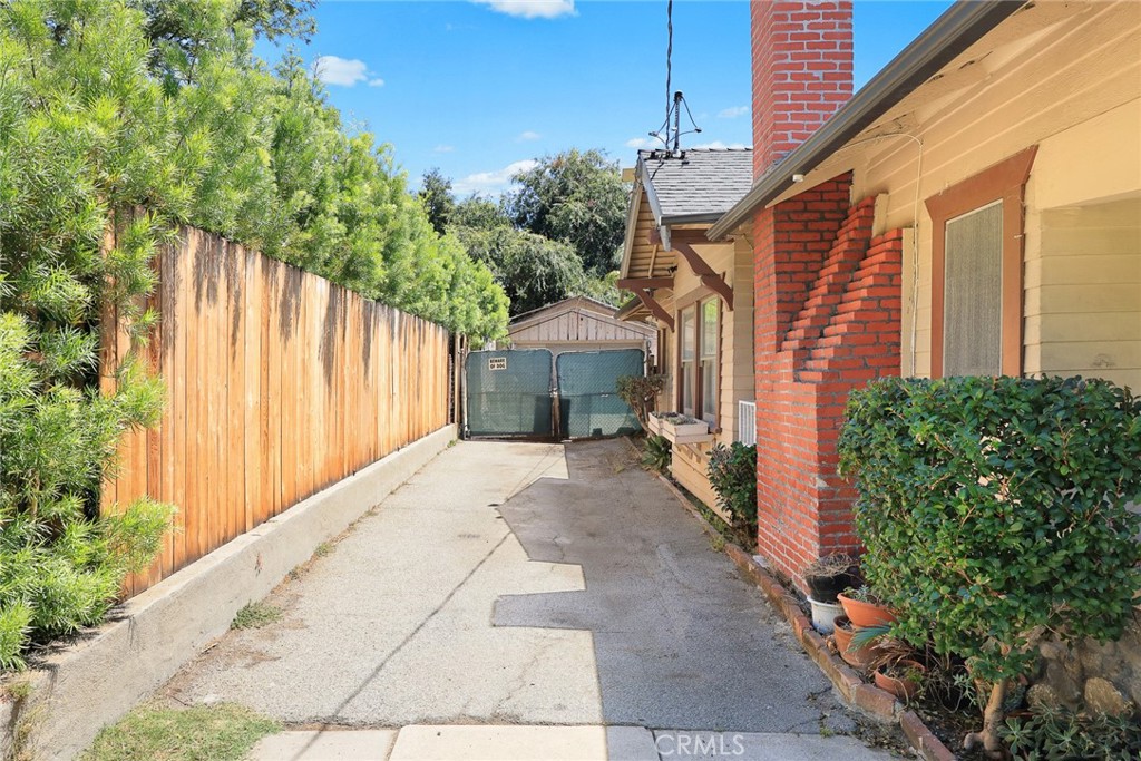 1190 N Wilson Avenue N