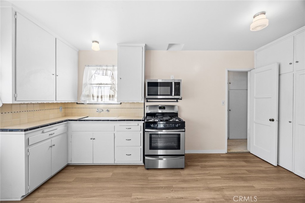 1047 N San Gabriel Avenue