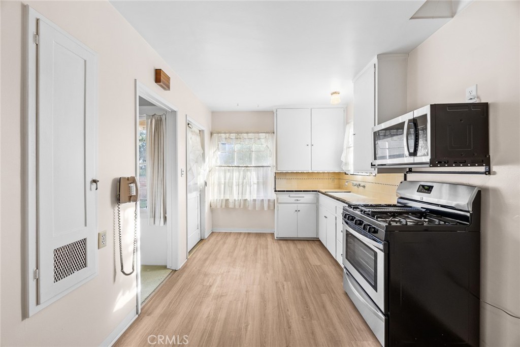 1047 N San Gabriel Avenue