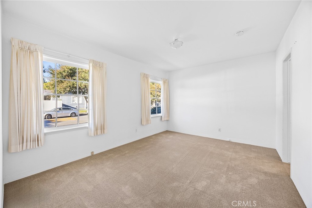 1047 N San Gabriel Avenue