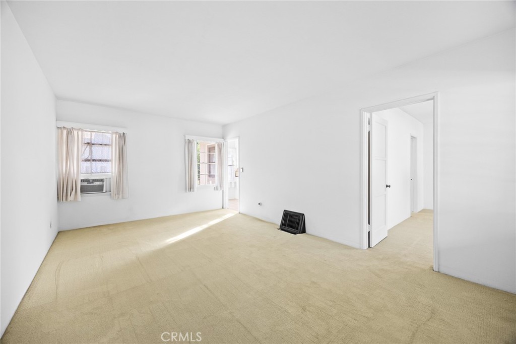 1047 N San Gabriel Avenue