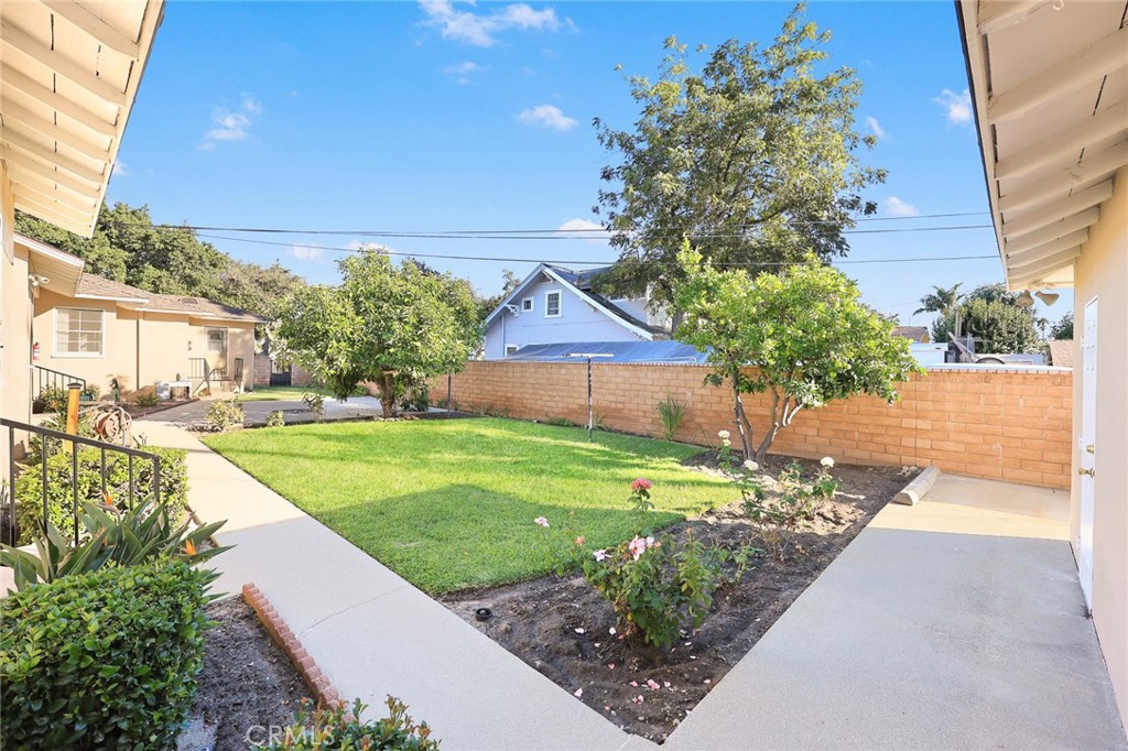 1047 N San Gabriel Avenue