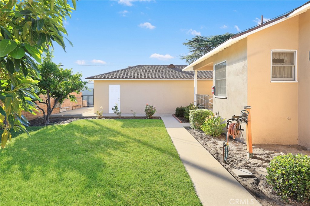 1047 N San Gabriel Avenue