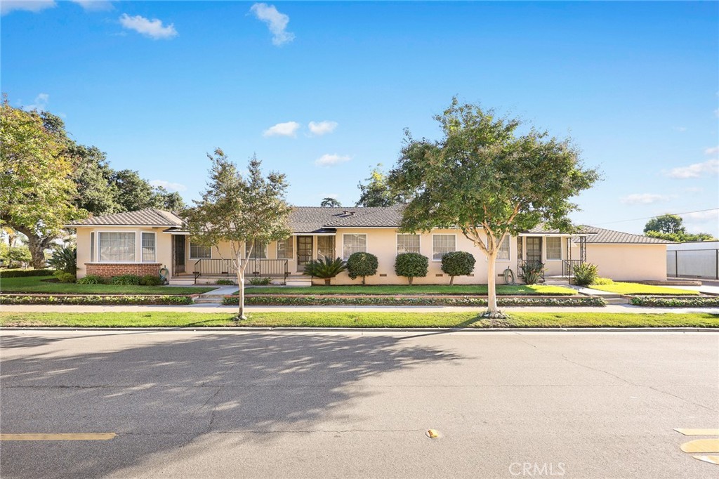 1047 N San Gabriel Avenue