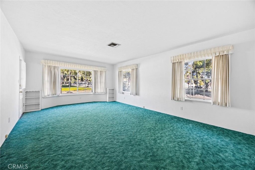 1047 N San Gabriel Avenue