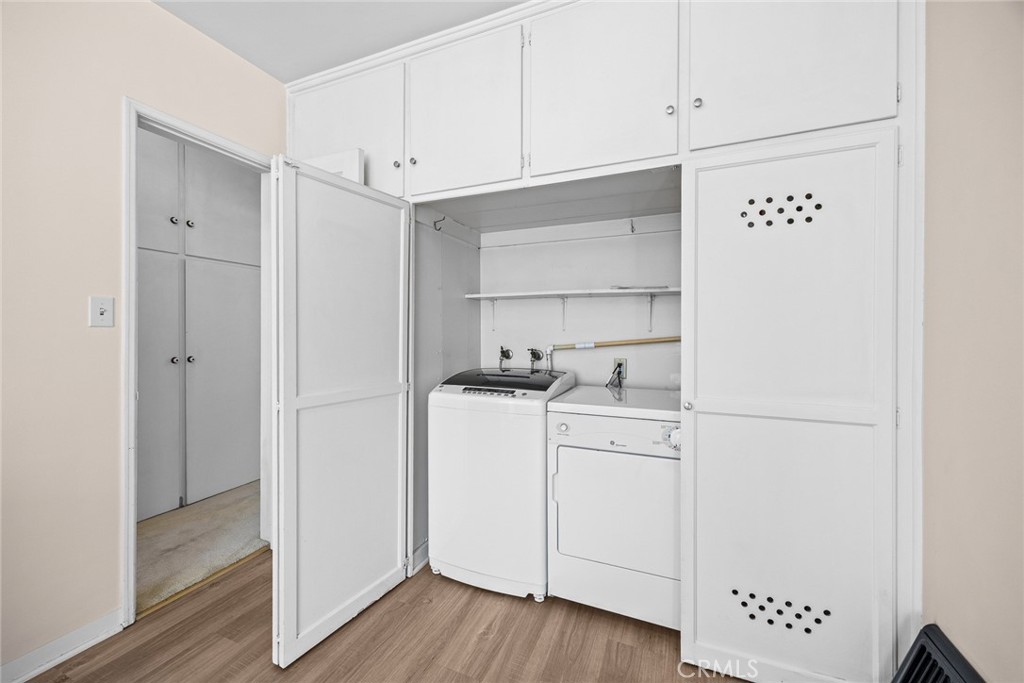 1047 N San Gabriel Avenue