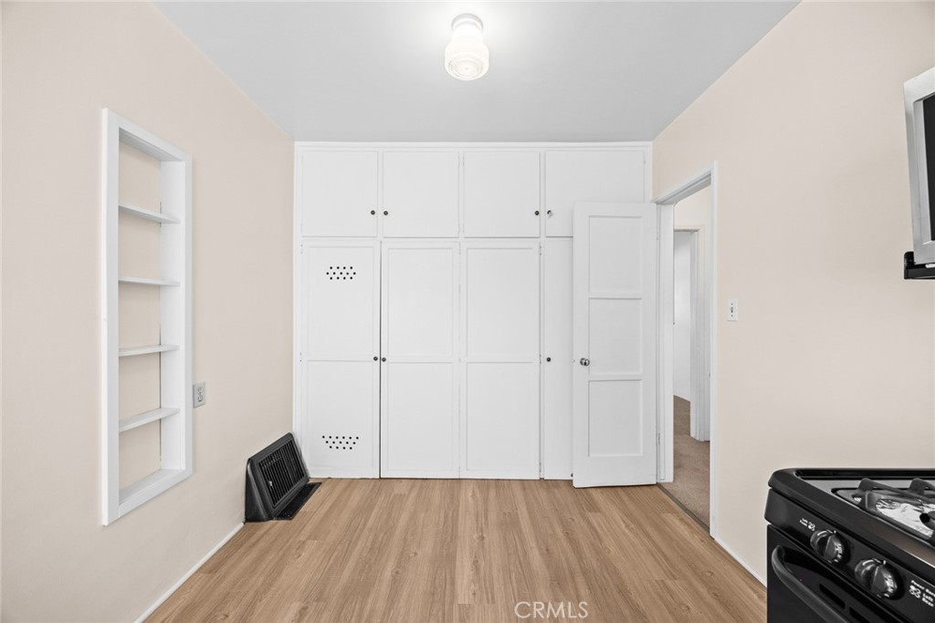 1047 N San Gabriel Avenue