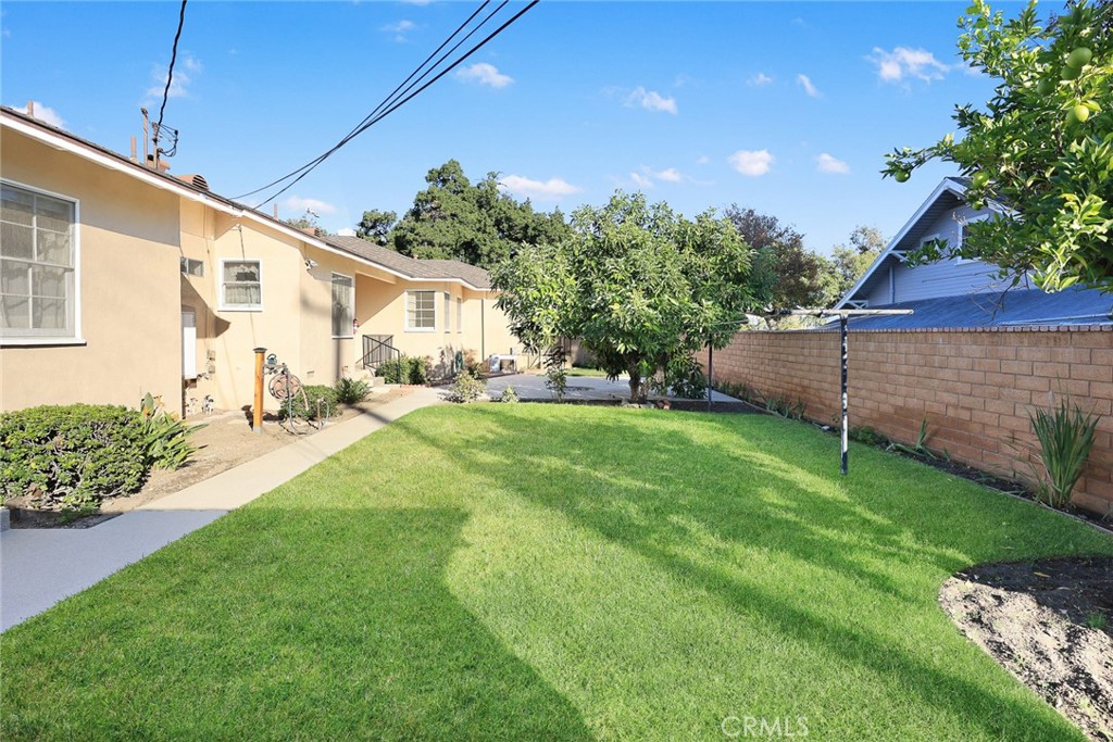 1047 N San Gabriel Avenue