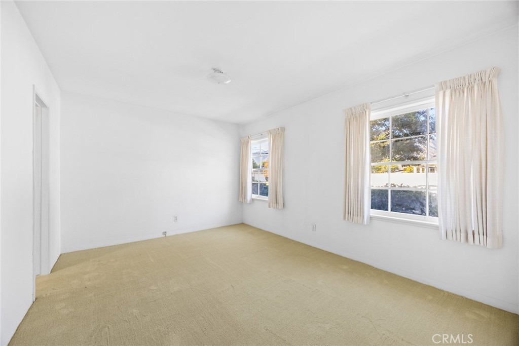 1047 N San Gabriel Avenue