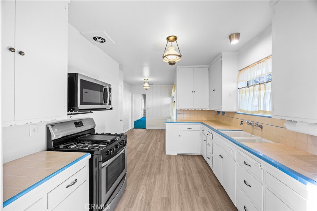 1047 N San Gabriel Avenue