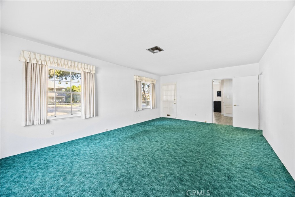 1047 N San Gabriel Avenue