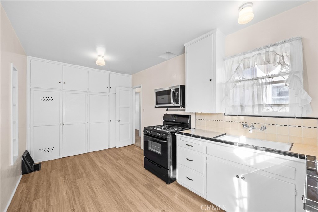 1047 N San Gabriel Avenue