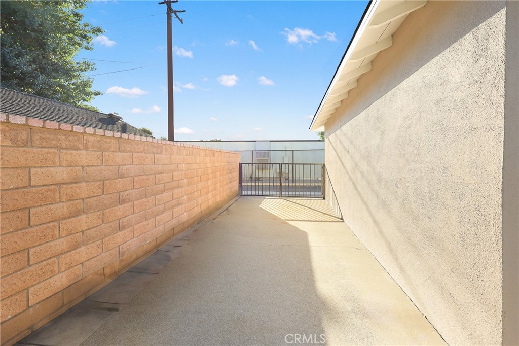 1047 N San Gabriel Avenue