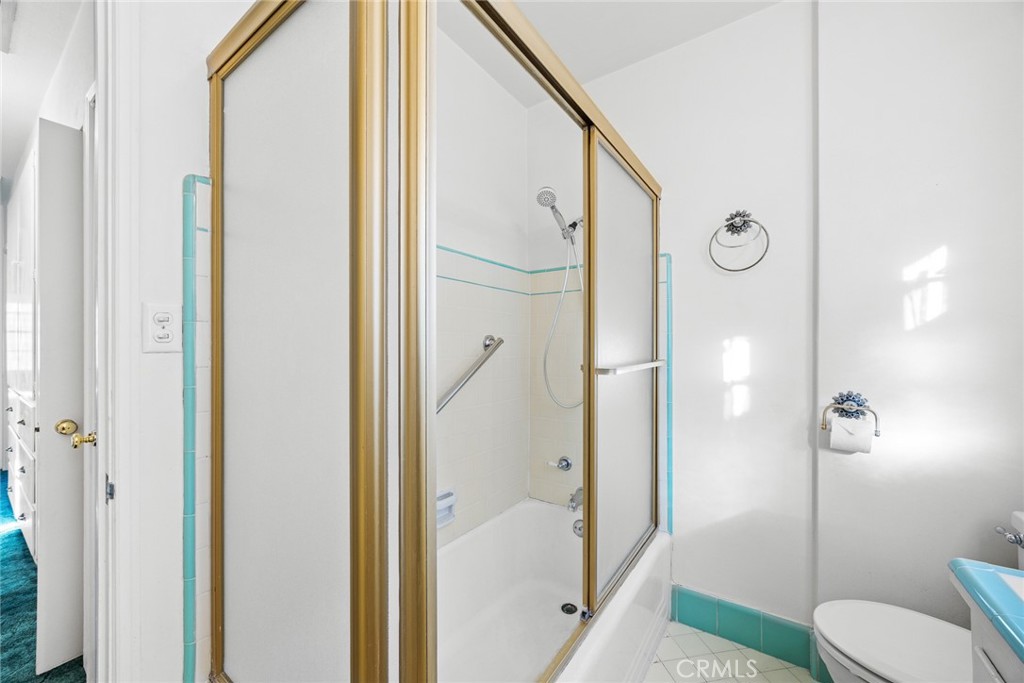 1047 N San Gabriel Avenue