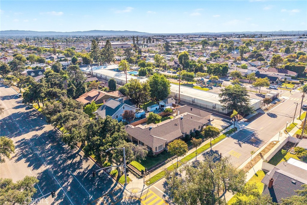 1047 N San Gabriel Avenue