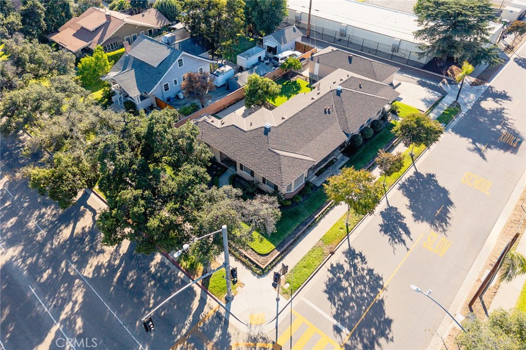 1047 N San Gabriel Avenue