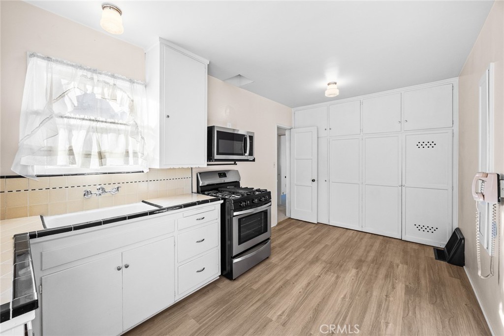 1047 N San Gabriel Avenue